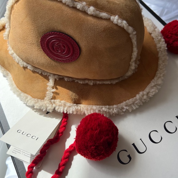 Gucci Shearling Cap with Wool Ear Covers and Pom Pom Tie - Picture 3 of 5